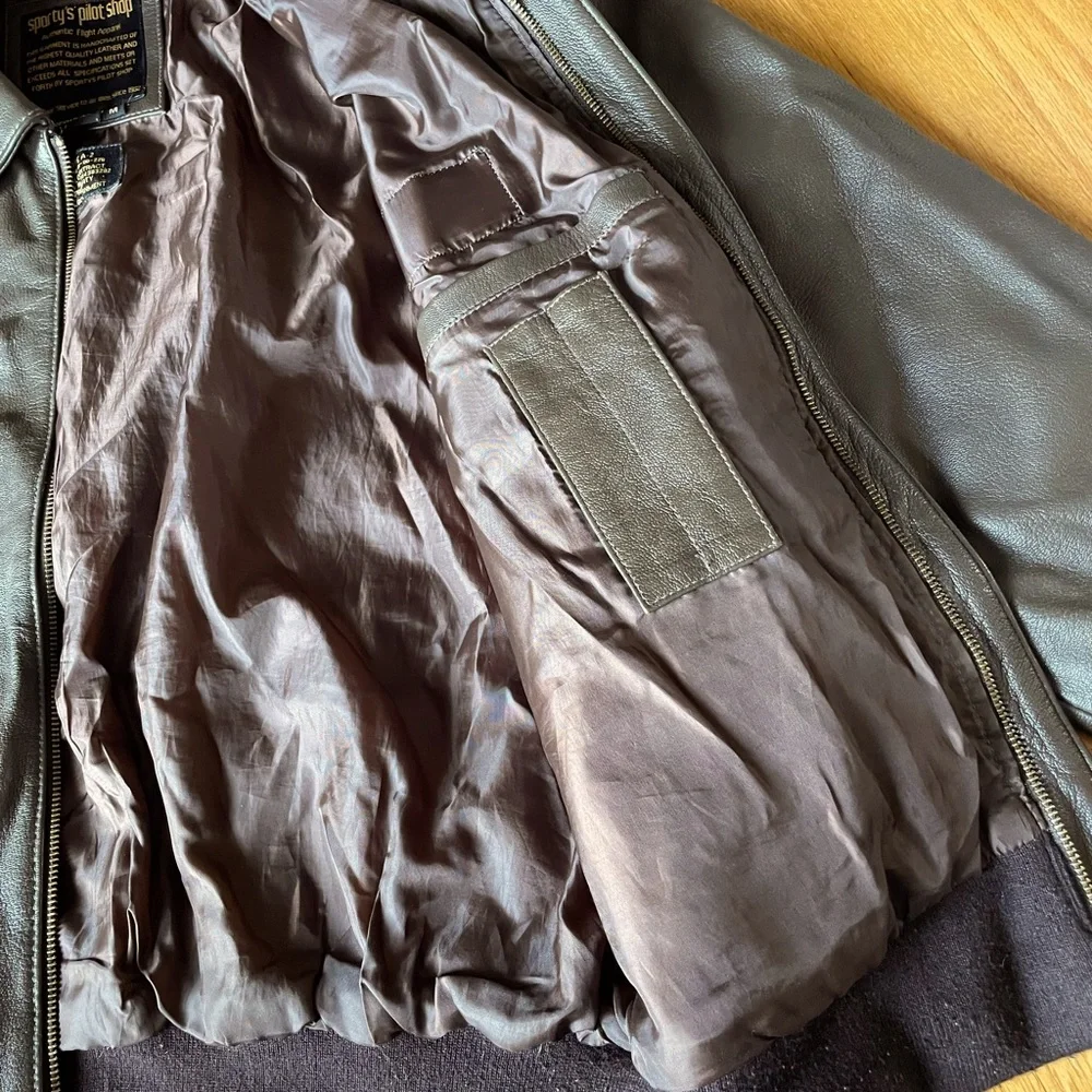 Sporty’s Pilot Leather Bomber - Picture 6 of 11